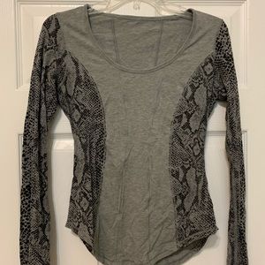 Lululemon Long Sleeves Snake Top SZ 6